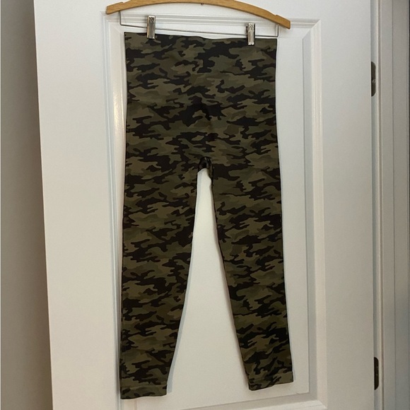 Spanx Look at Me Now Seamless Leggings in Green Camo Size XL - Picture 2 of 5